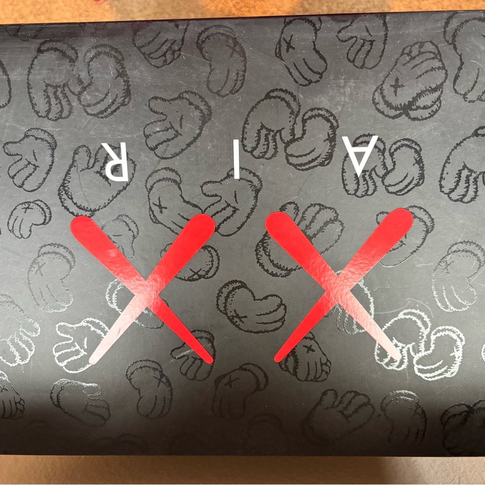 Jordan Air Jordan 4 Retro KAWS Black/Clear Glow Box Label - Picture 11 of 11